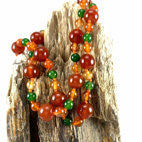 Shades of Agate Necklace - Picture 4 of 5